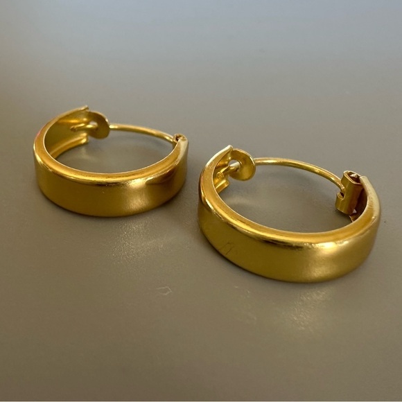 14k Gold Vermeil Semi-Wide Small Hoop Earrings 14mm - Picture 13 of 16